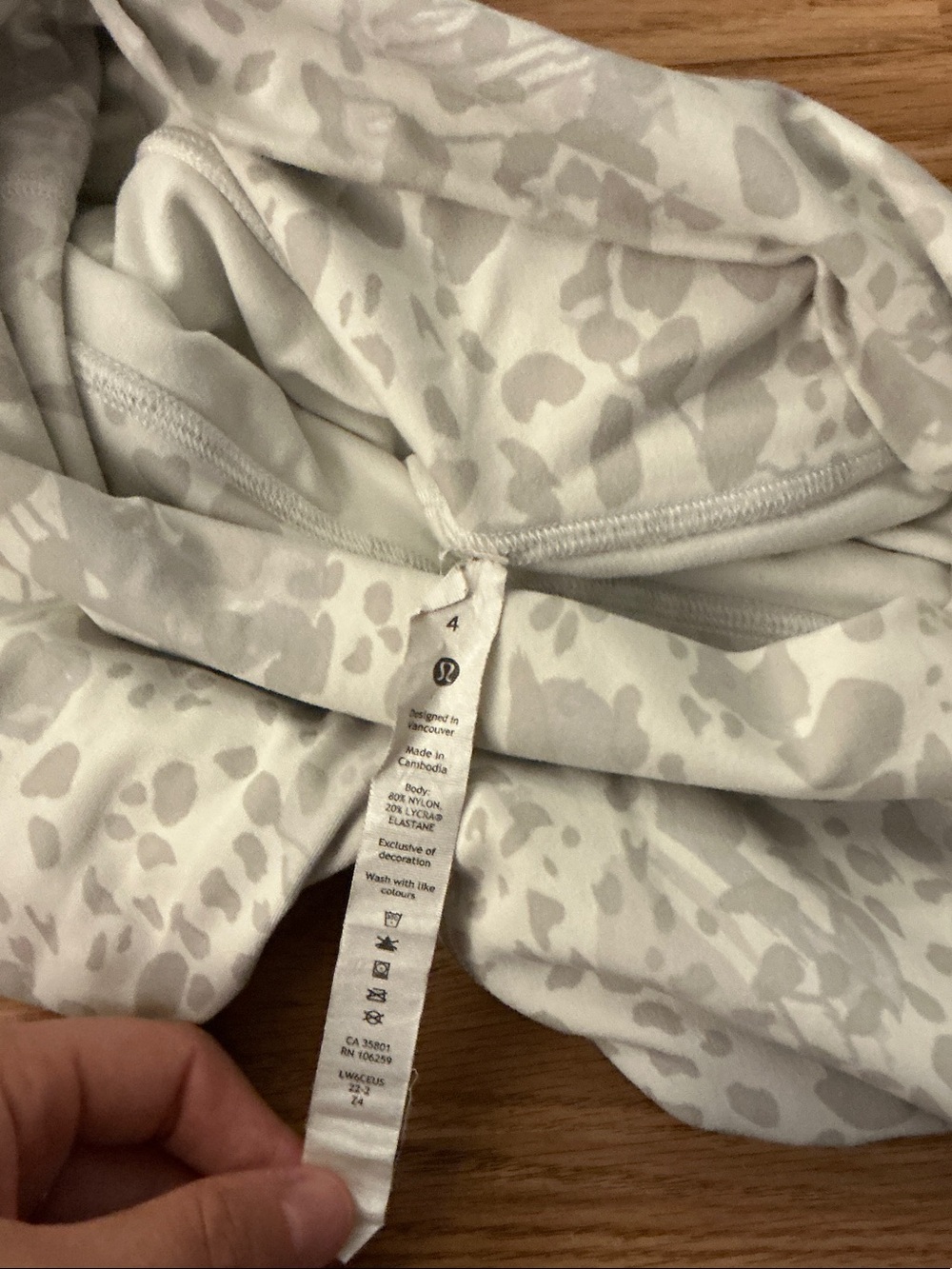 lululemon Animal-Print Capri Leggings Size 4 - Picture 3 of 6